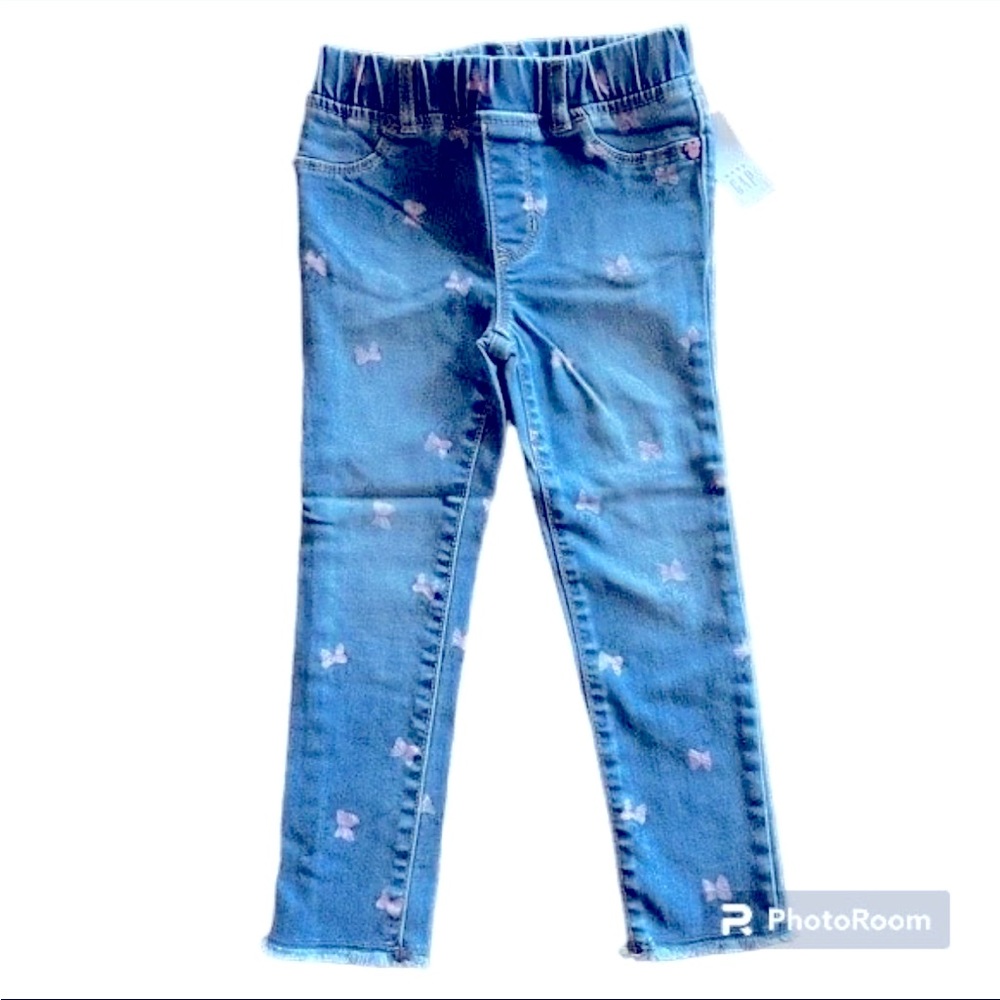 Baby Gap x Disney Girls Minnie Mouse Denim Bow Jeans
NWT size 4 years